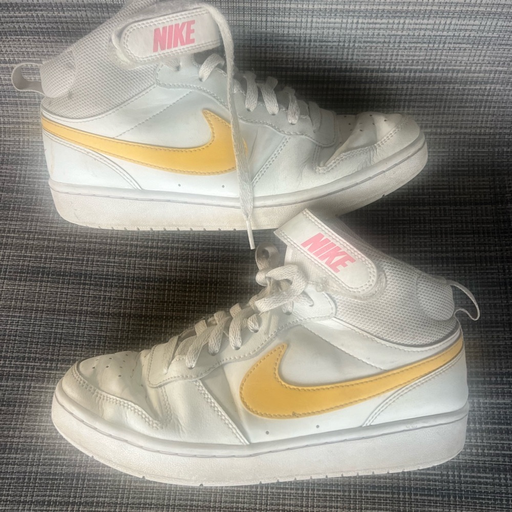 Nike Court Borough Mid 2 Sneakers White w Yellow Swoosh CD7782-112 Youth size 7